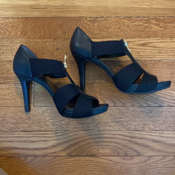 Black Moda Spana heels with gold zipper front. Size 8.5. Worn for one wedding. - Picture 6 of 8